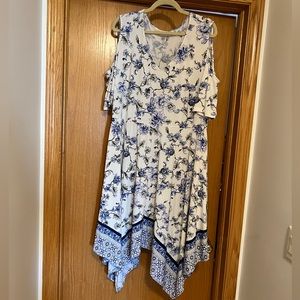 Avenue handkerchief hem white and blue floral off the shoulder Size 18/20